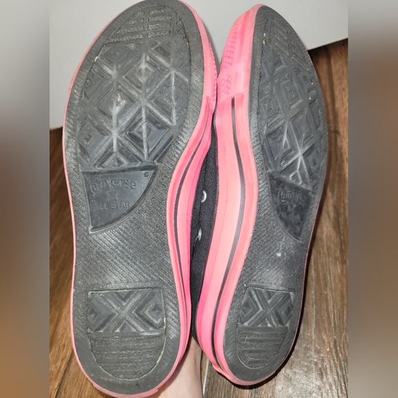 Converse Low Top Black and Pink Chucks - Picture 6 of 8